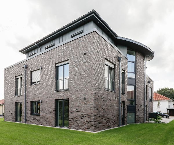 Neubau eines Stadthauses mit Penthouse-Wohnung