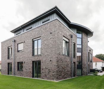 Neubau eines Stadthauses mit Penthouse-Wohnung